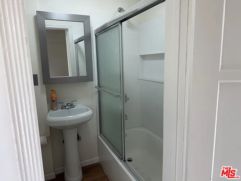 211 S Arnaz Dr #LOWER — Photo 28