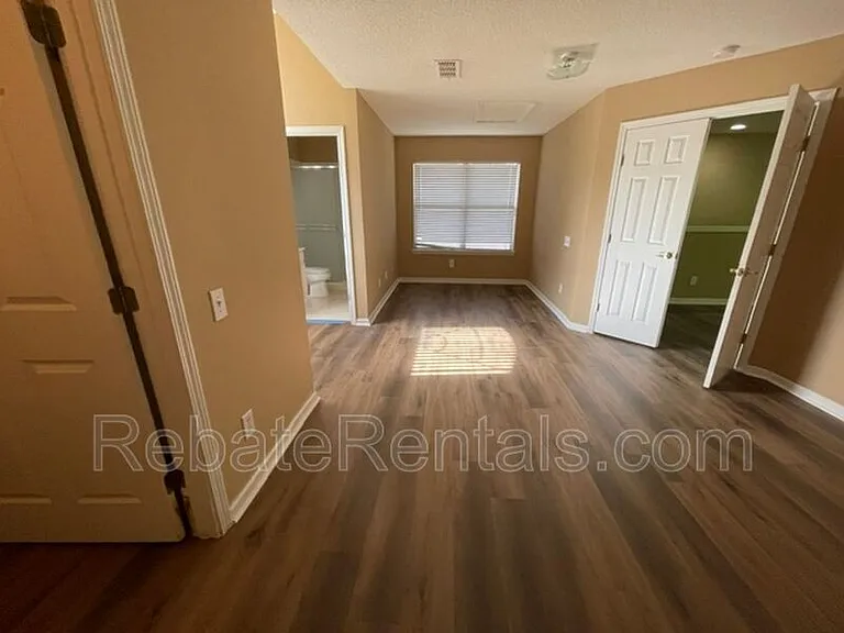 8907 Hampton Landing Dr E — Photo 46