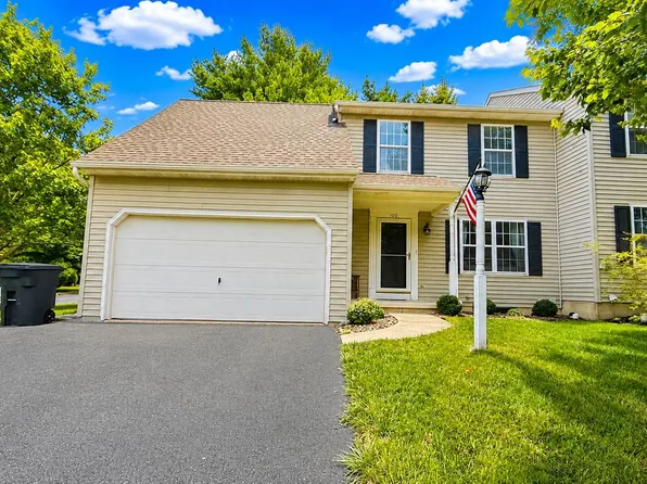 100 Meadowcroft Dr, Lancaster, PA 17603