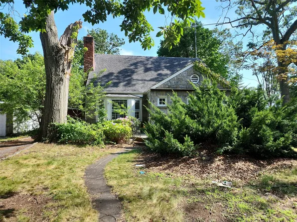 2 Birch Lane, New Hyde Park, NY 11040