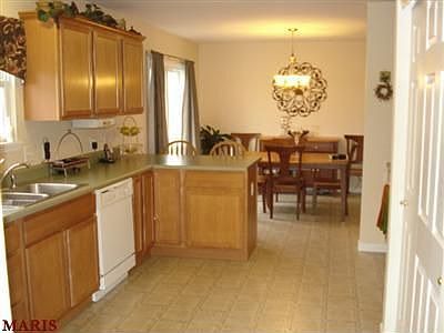 5th image of 14 Glen Forest Ct