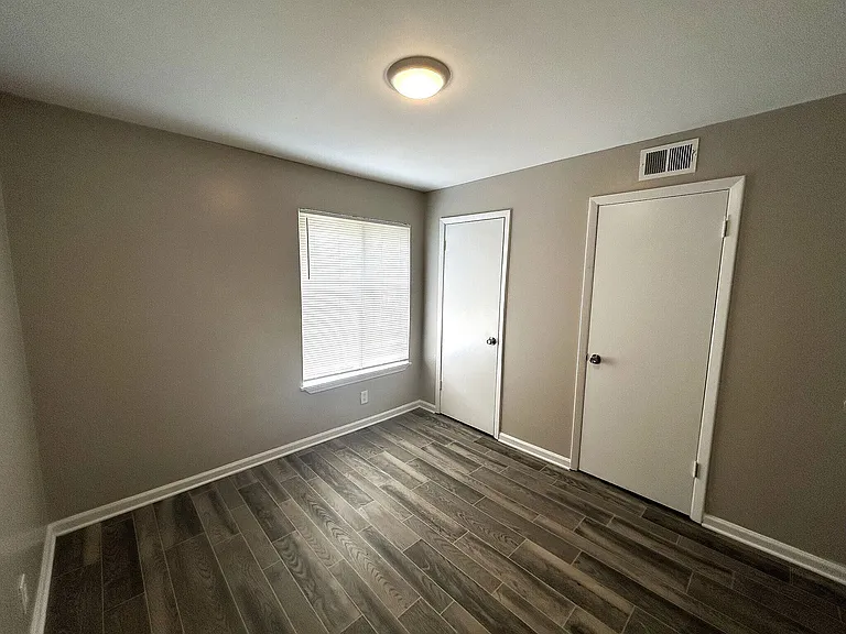 Riverbend Apartments — Photo 7