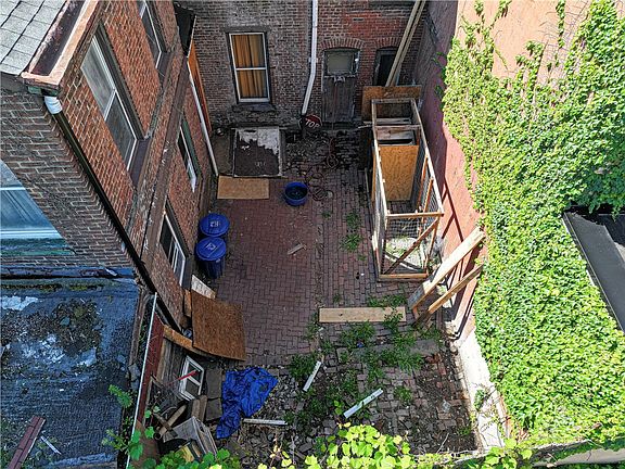 4th image of 1032 Peralta St