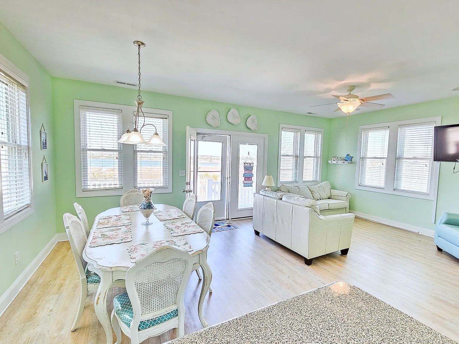 3503 Island Dr — Photo 2