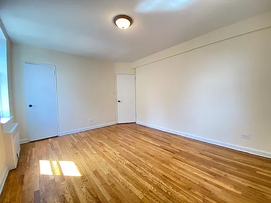 Rented by Queens Apartments Realty LLC | media 21