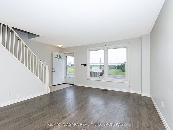 3rd image of 252 Bertie St #1