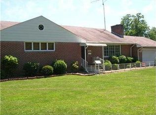 140 Latonka Dr, Mercer, PA 16137