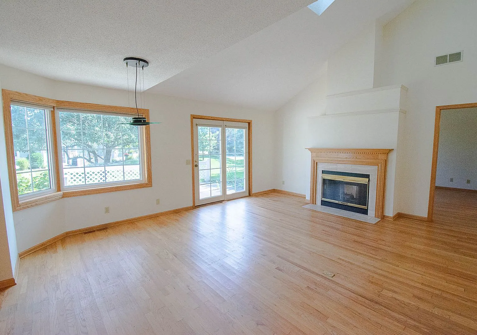 Beautiful Townhome in an Established Neighborhood — Photo 3