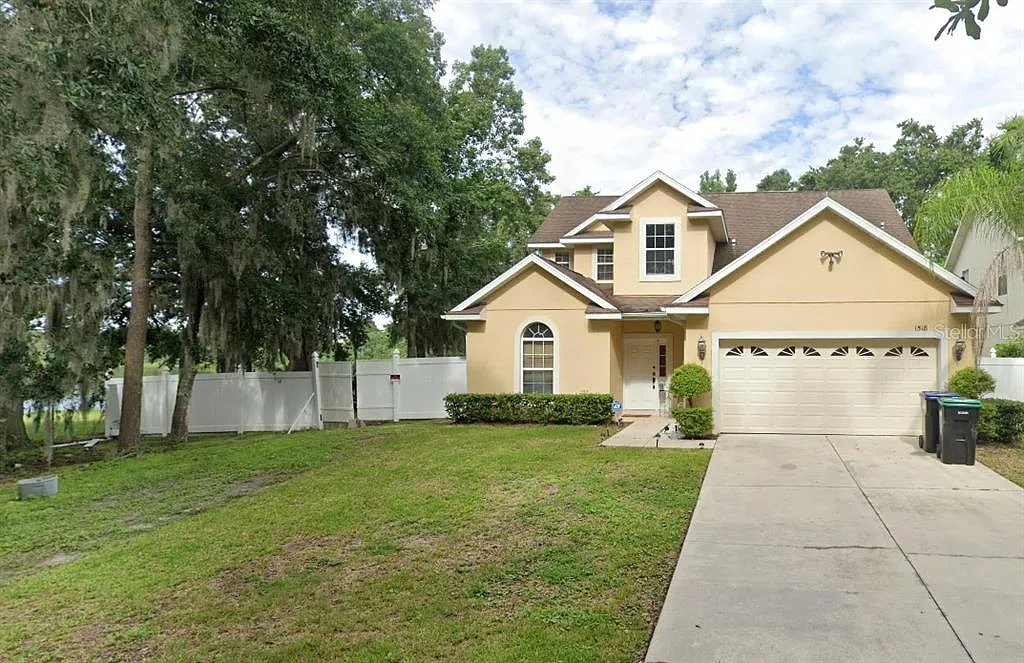 4 bed, 2.5 bath, 2604 sqft, $3,400 — Photo 1