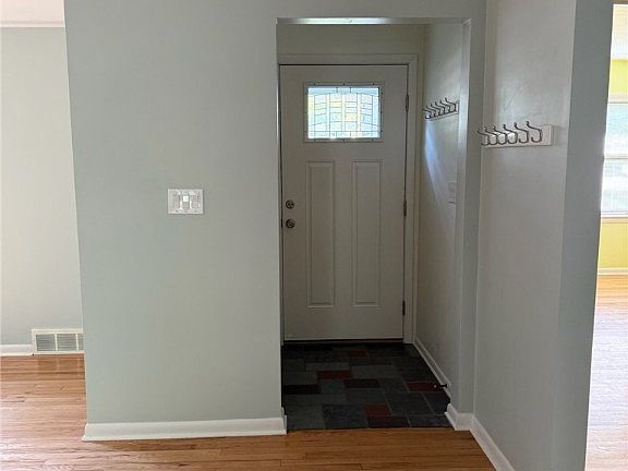 3rd image of 2719 Glenmore Dr