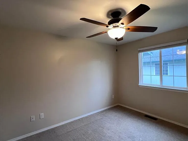 1508 N Waugh Rd — Photo 10
