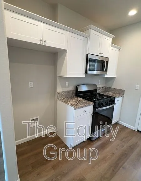 505 S Summit St #102 — Photo 6
