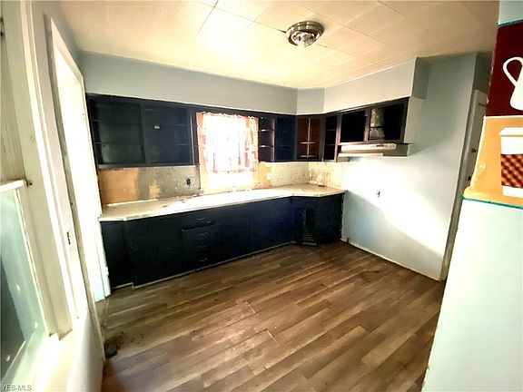 5th image of 9210 Denison Ave
