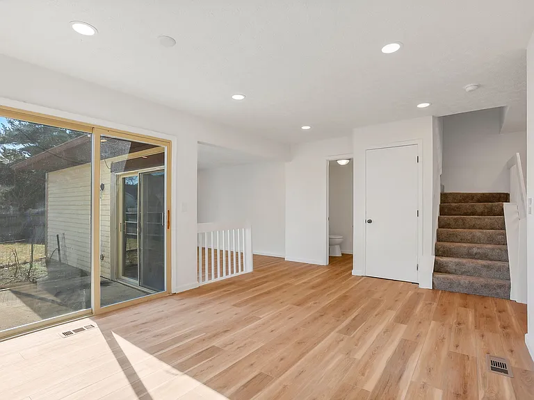 1747 Hightower Dr — Photo 15