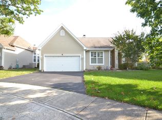 6 Candle Lake Ct, Barnegat, NJ 08005