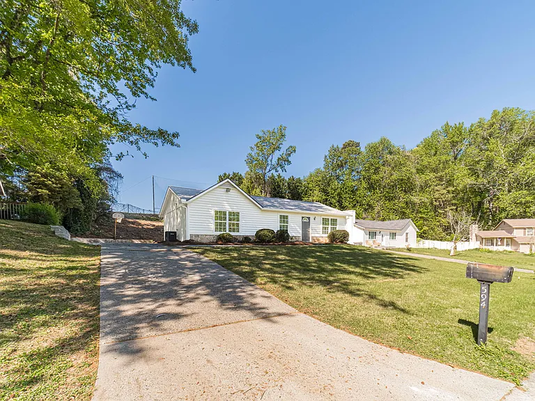 594 Harvard Dr — Photo 29
