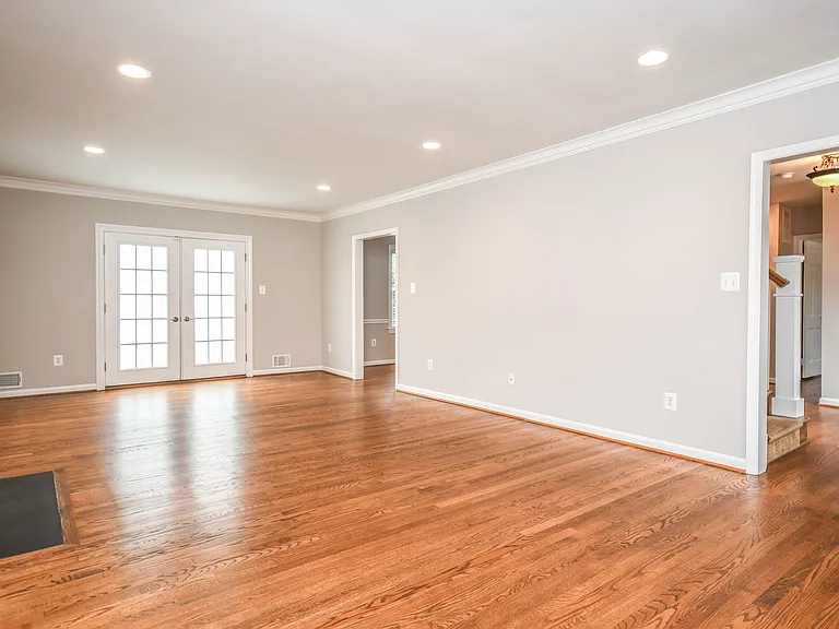 1211 Vinita Ln — Photo 6