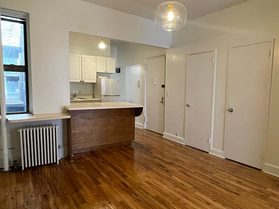 1st image of 315 W 54th St #8