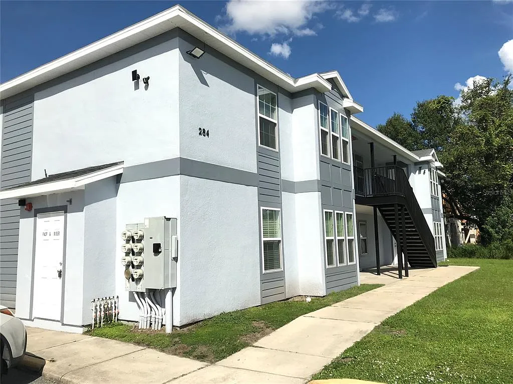 3 bed, 2.0 bath, 1120 sqft, $1,749 — Photo 3