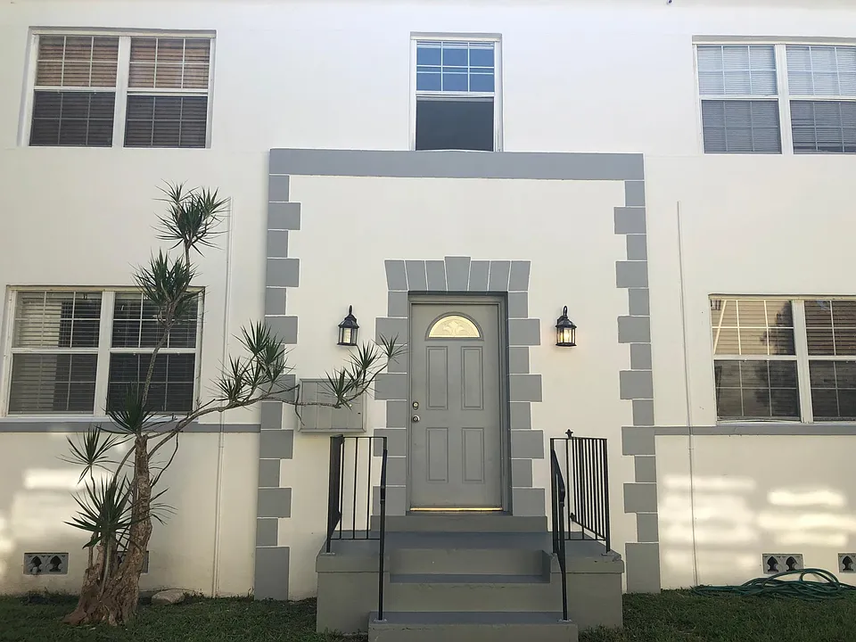 15 Sidonia Ave
