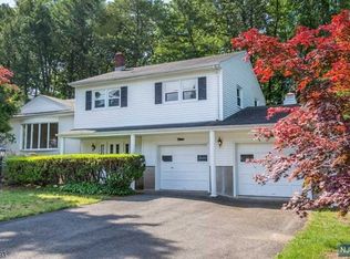 10 Garvey Rd, Wayne, NJ 07470