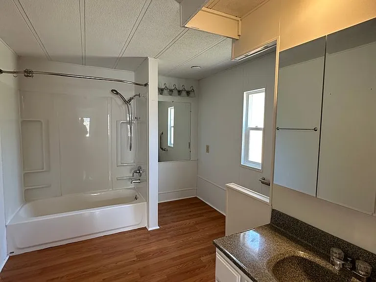1529 NW Avon Ct — Photo 11