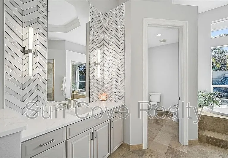 854 Macewen Dr — Photo 22