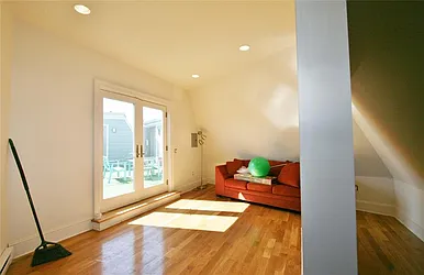 Rented by R New York