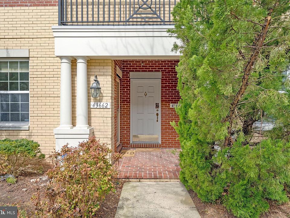 1st image of 43662 McDowell Sq