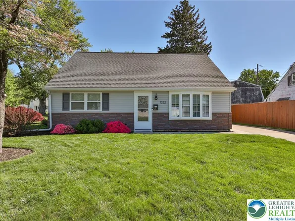 1322 W Rosemont Dr, Bethlehem, PA 18018