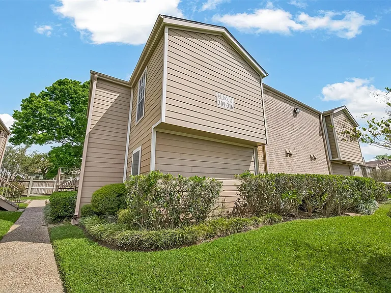 1860 White Oak Dr #311 — Photo 29