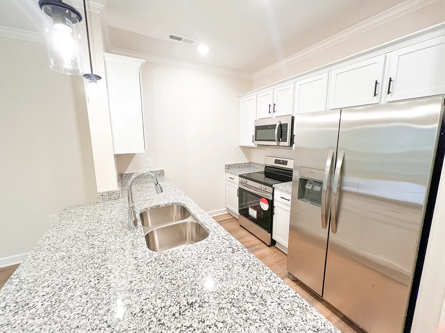 2 bed, 2.5 bath, 1300 sqft, $1,395 — Photo 2