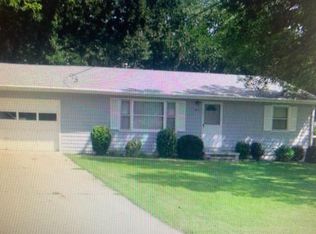 8015 Warren Dr, Des Moines, IA 50320