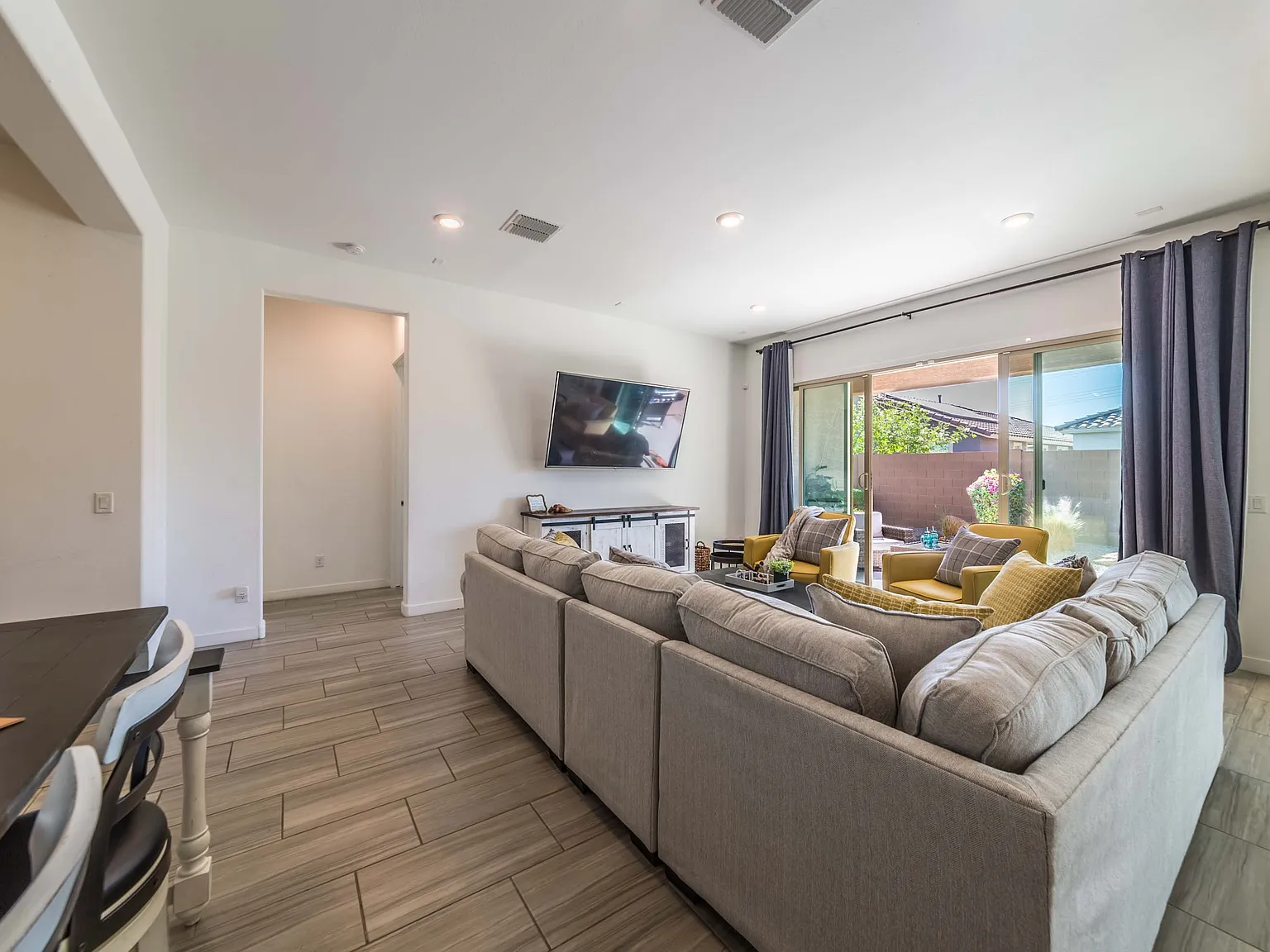 4 bed, 2659 sqft, $3,100 — Photo 3
