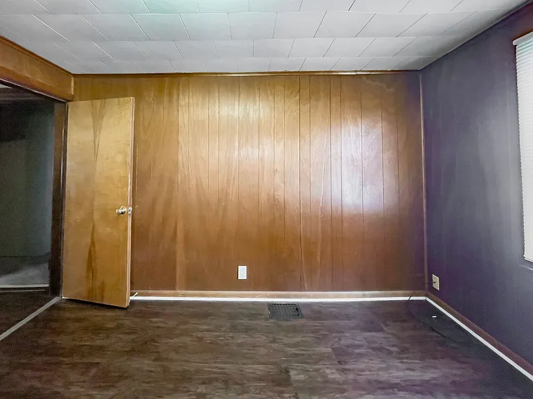 824 W University Ave — Photo 15