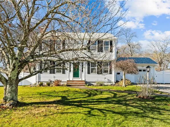 15 Welch Rd, Warwick, RI 02889