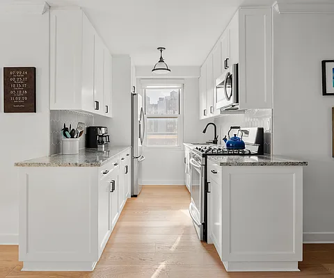 Sold by Compass | media 9