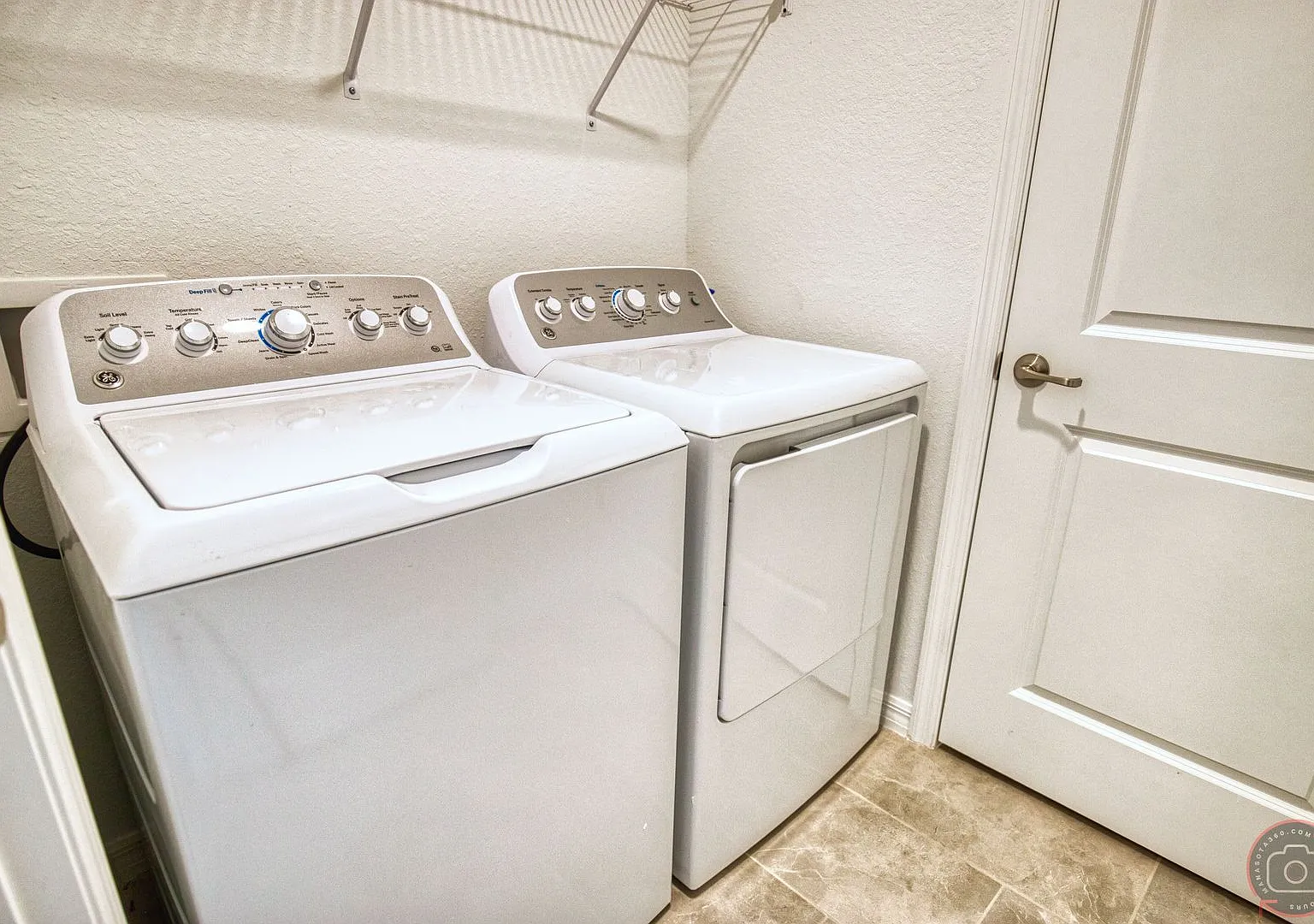 Annual Unfurnished Rental Coach Home 3 Bedrooms, 2 Baths, 2 Car Garage, with Resort Like Amenitie... — Photo 4