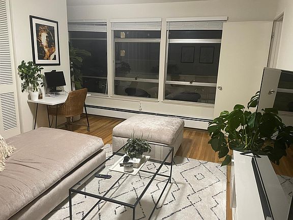 2nd image of 1901 Vallejo St APT 8
