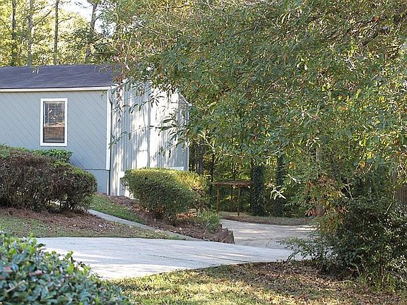 5th image of 2715 Wendy Ln