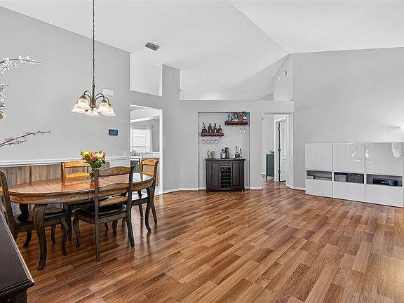 3rd image of 8621 Manassas Rd