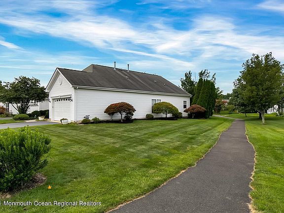 4th image of 9 Summerlawn Dr