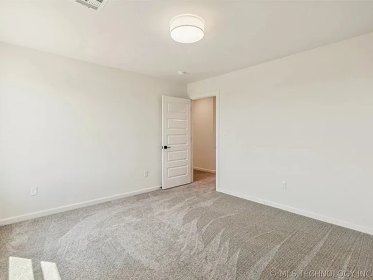2722 E 134th Cir — Photo 47