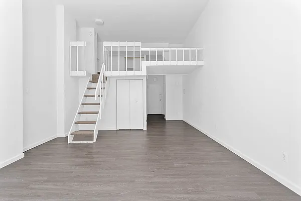 Living room, photo 2