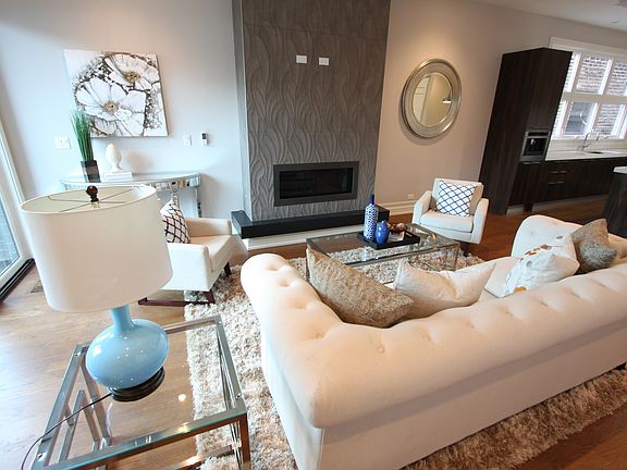 2nd image of 1532 N Artesian St #3