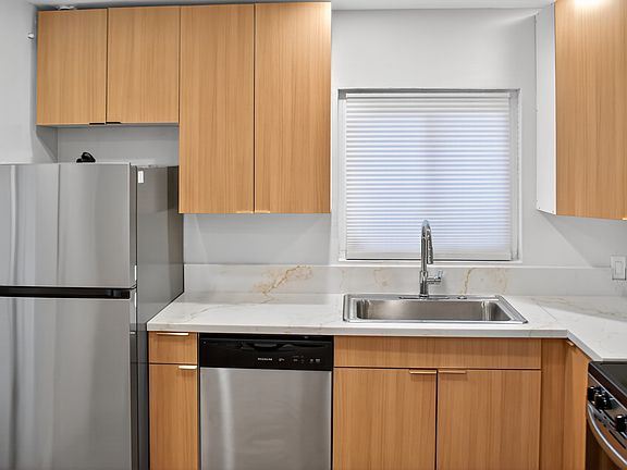 4th image of 3739-41 Jewell St #3741