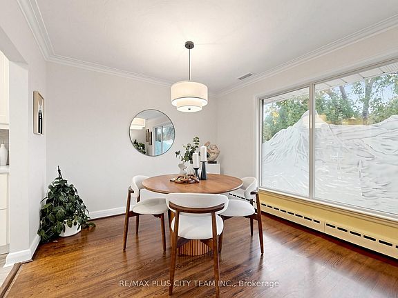 5th image of 16 Holford Cres