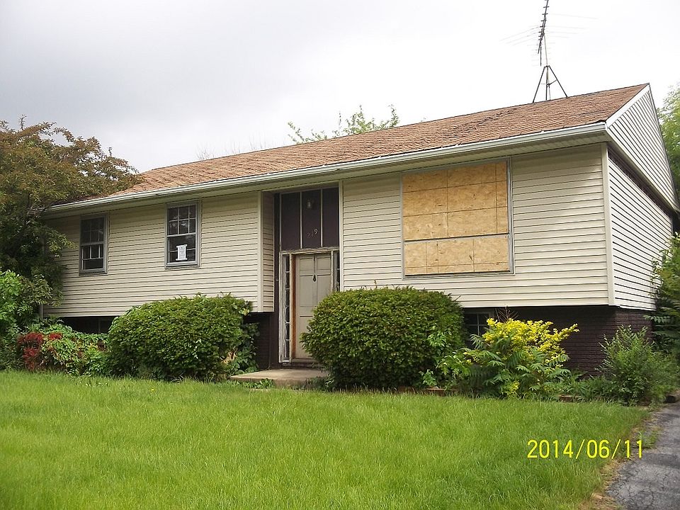 1st image of 219 E Rose St