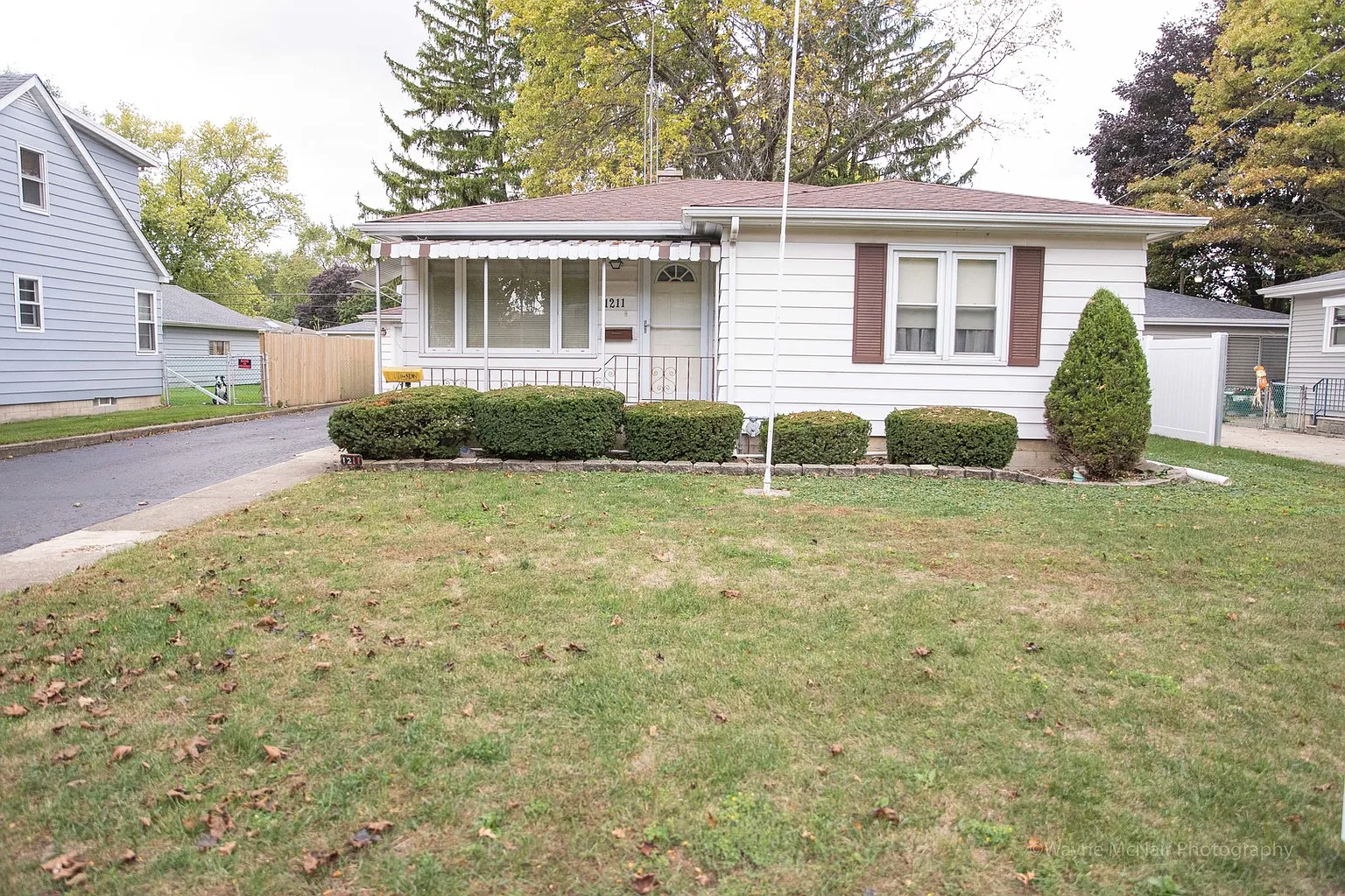 1211 N Prairie Ave photo 1