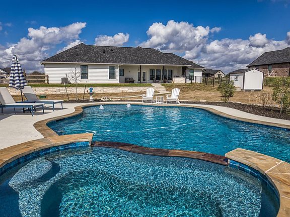 4th image of 233 Randi Rd